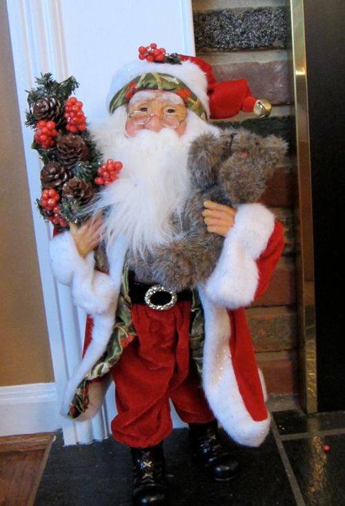 SantaStandingXmas2013